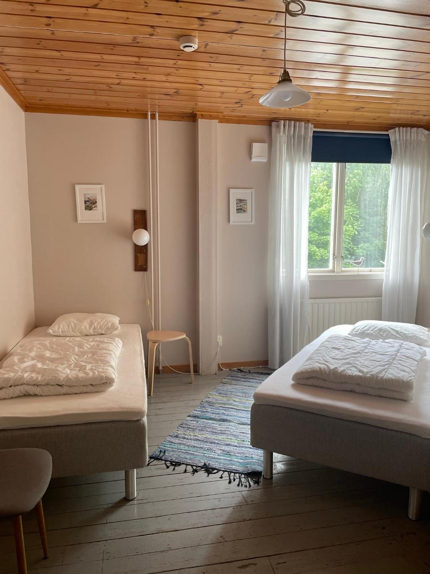 Kustnaera Vandrarhem Hamburgsund Zimmer foto