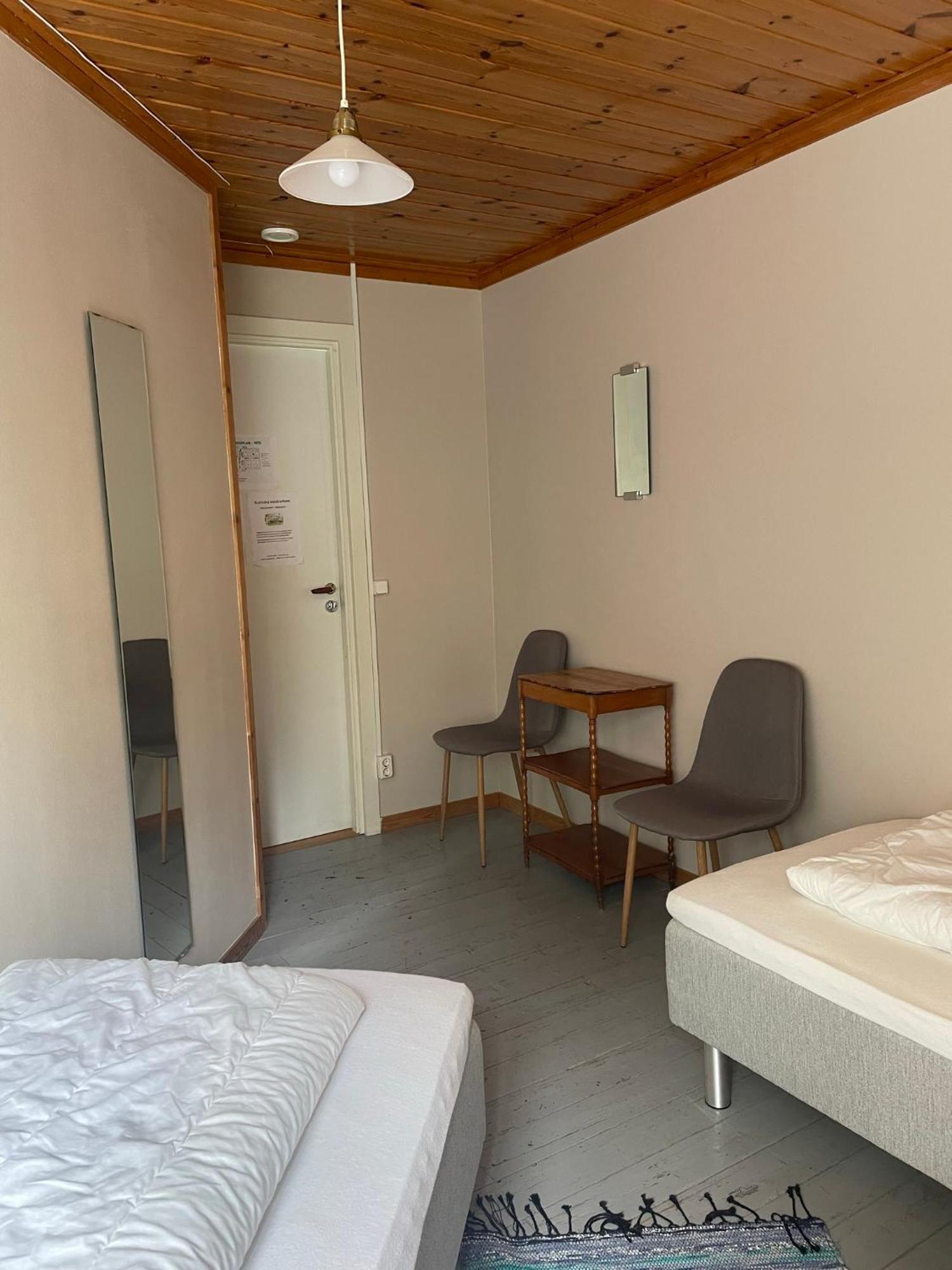 Kustnaera Vandrarhem Hamburgsund Zimmer foto