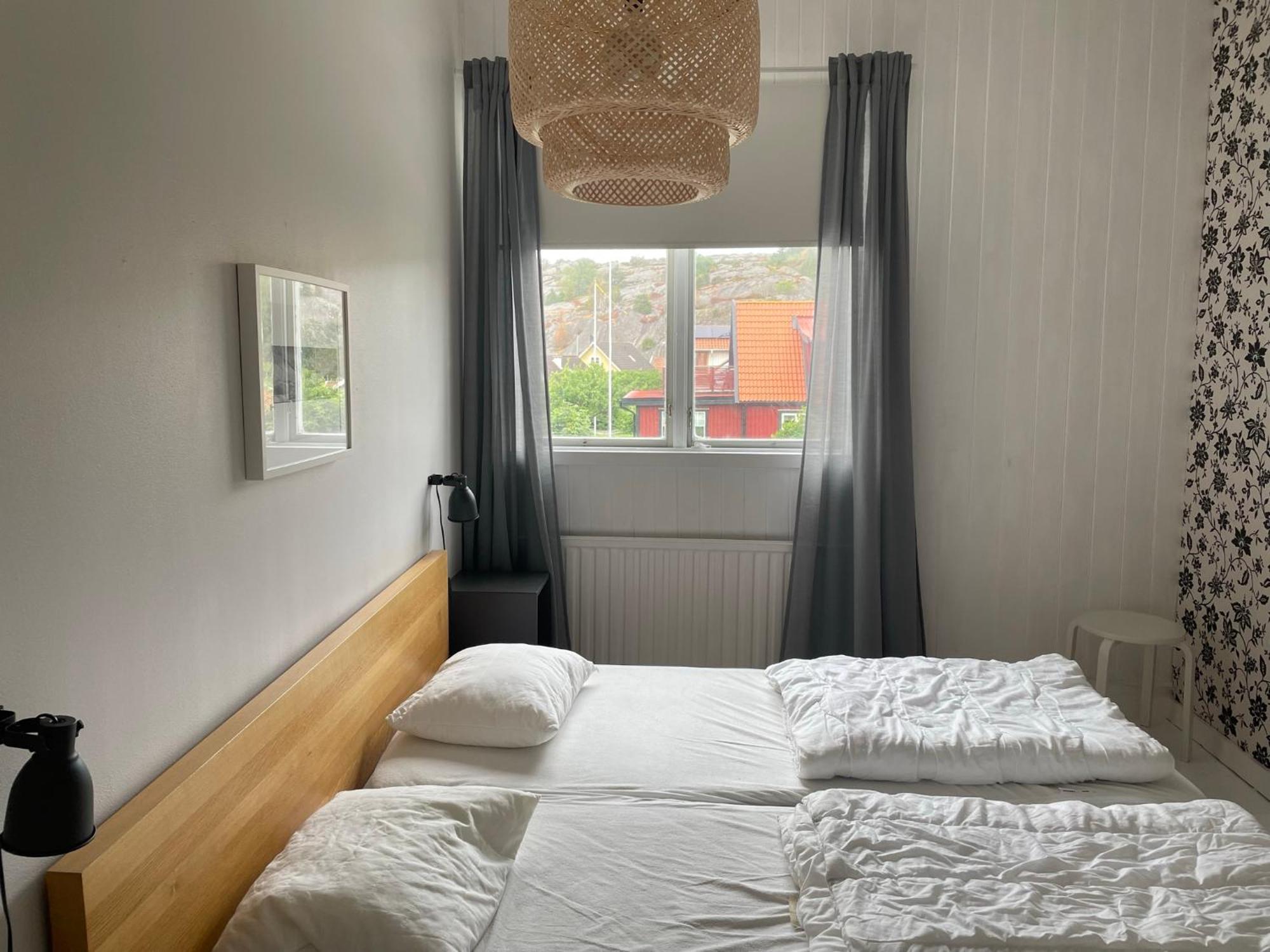 Kustnaera Vandrarhem Hamburgsund Zimmer foto