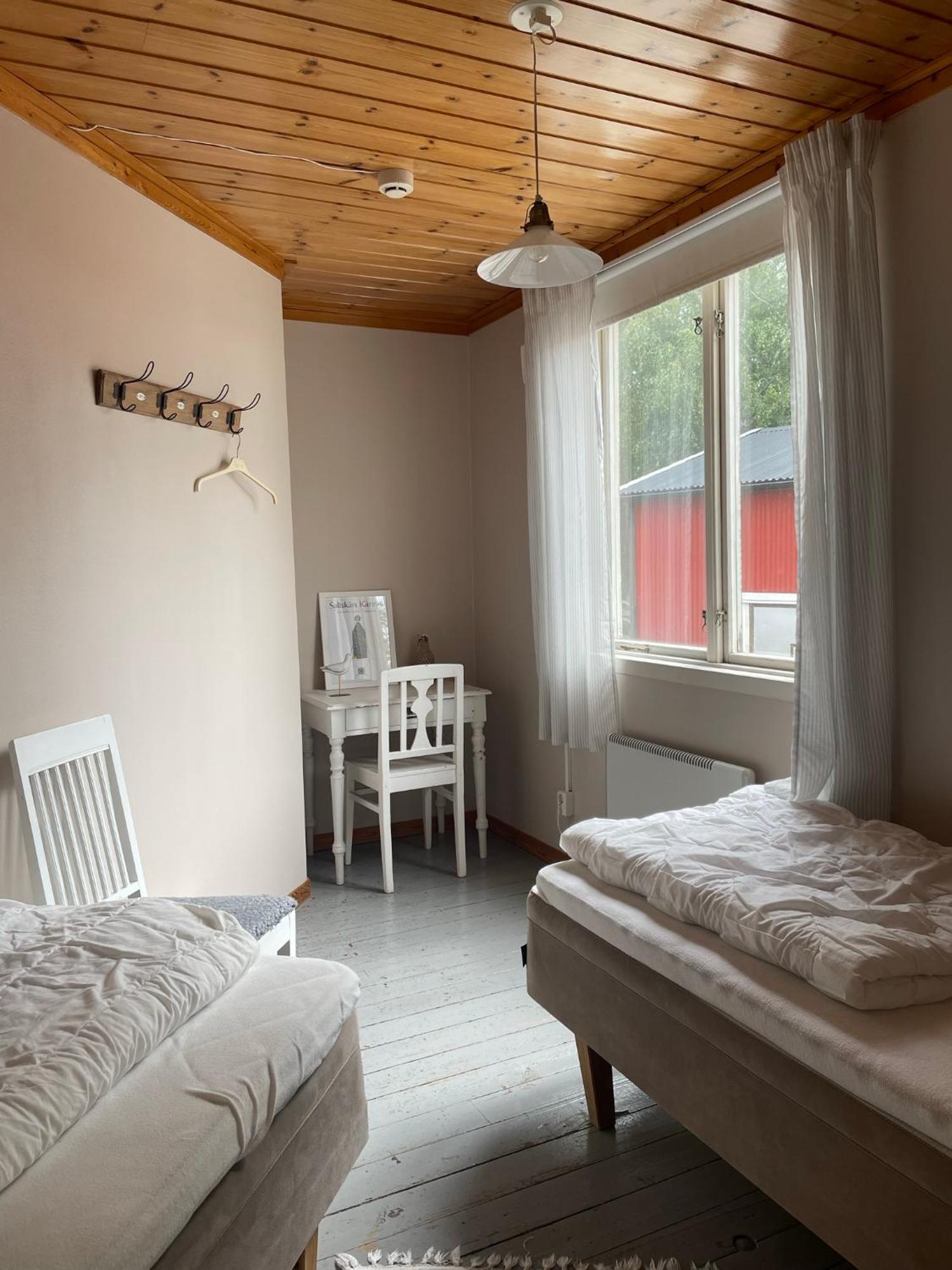 Kustnaera Vandrarhem Hamburgsund Zimmer foto