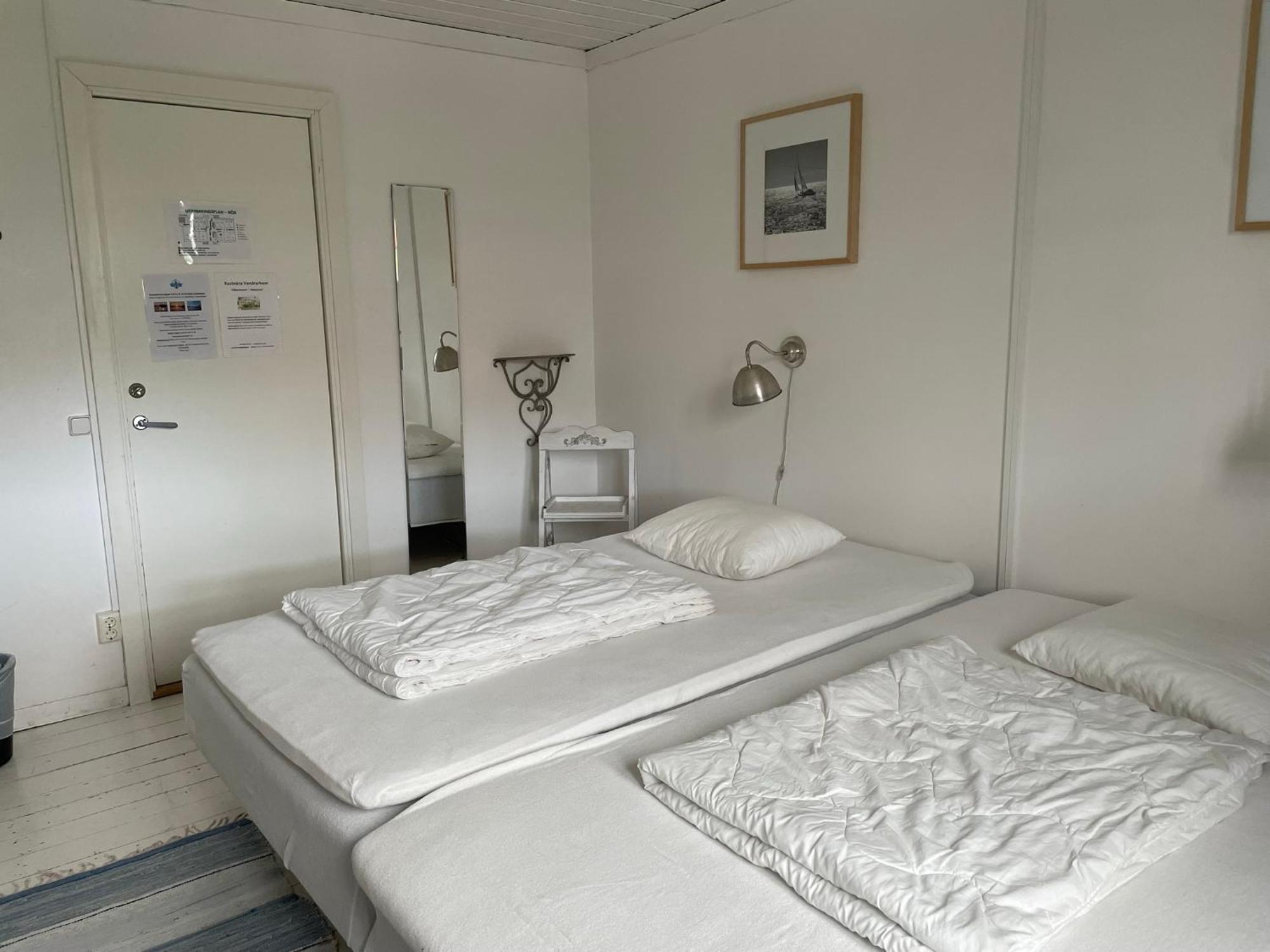 Kustnaera Vandrarhem Hamburgsund Zimmer foto
