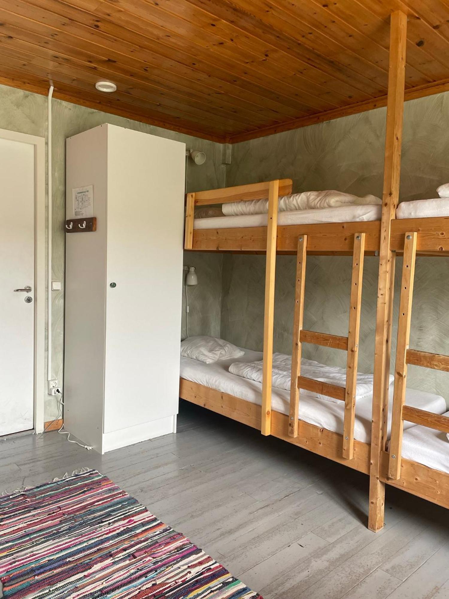 Kustnaera Vandrarhem Hamburgsund Zimmer foto