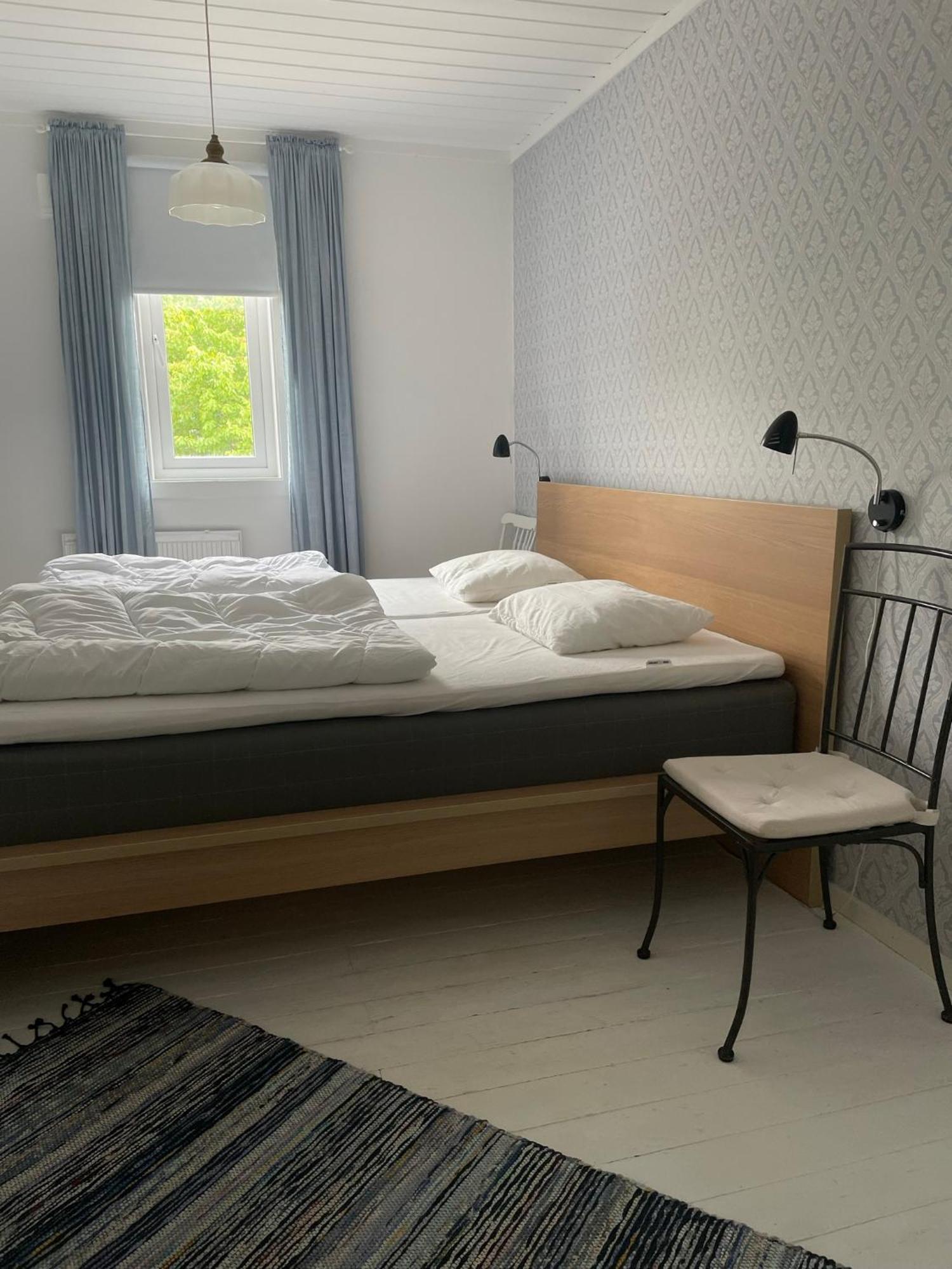 Kustnaera Vandrarhem Hamburgsund Zimmer foto